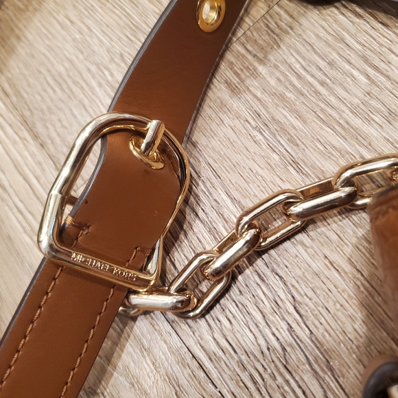 Michael Kors Crossbody - Picture 5 of 15